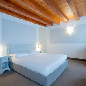 https://alla-corte-rossa.hotelslidodijesolo.com